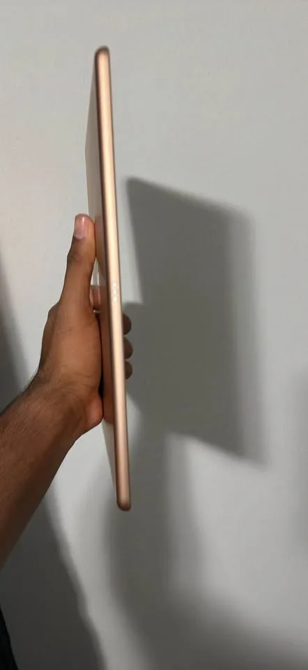 IPAD ROSE GOLD 7TH GENERATION - USED BUT LIKE NEW image indicator(5)