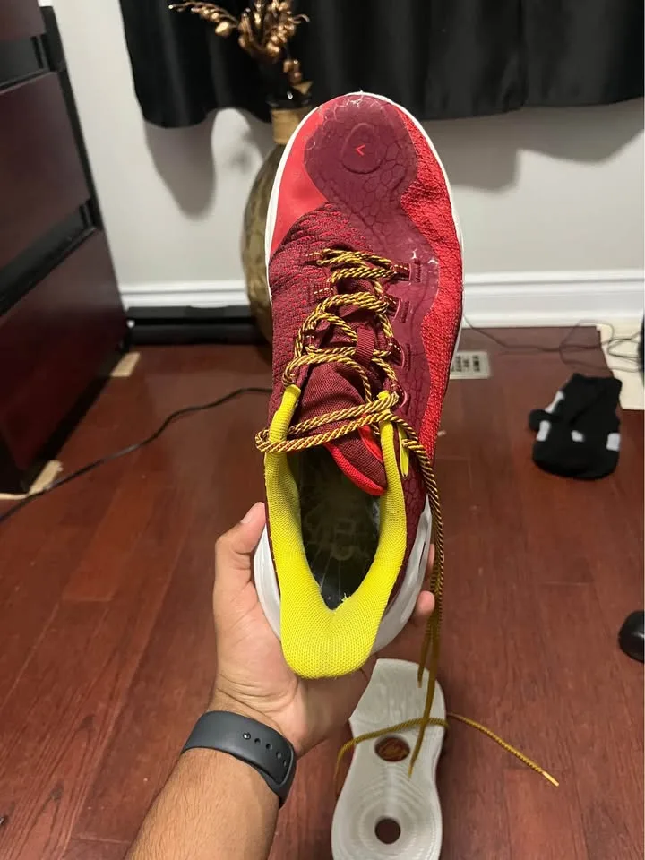 Curry 11 - Bruce Lee x Fire colourway - size 12 image indicator(3)