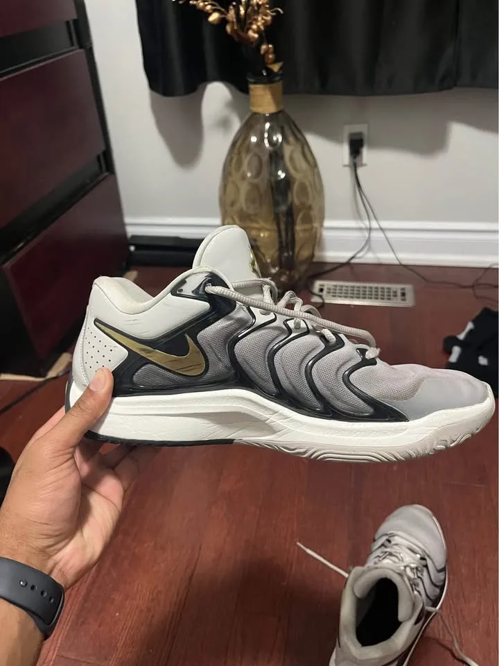 KD 17 - Light Iron Ore colourway - size 11.5 image indicator(6)