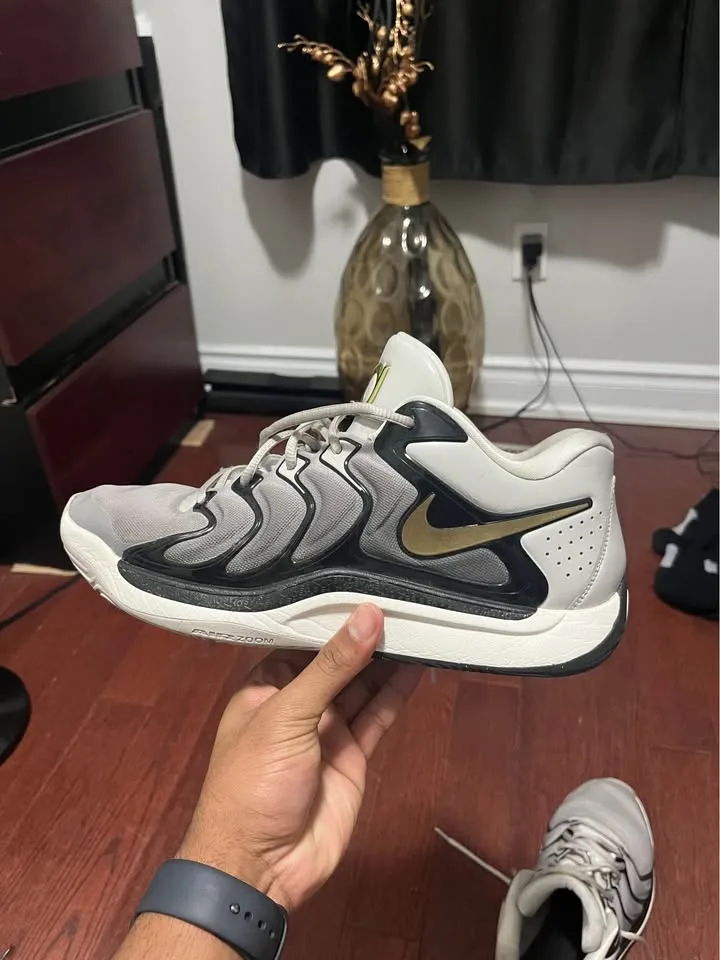 KD 17 - Light Iron Ore colourway - size 11.5 image indicator(7)