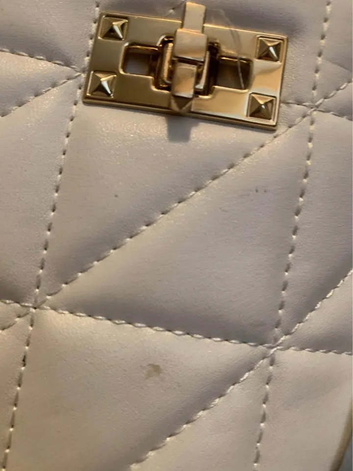 White quilted bag with skinny scarf image indicator(2)