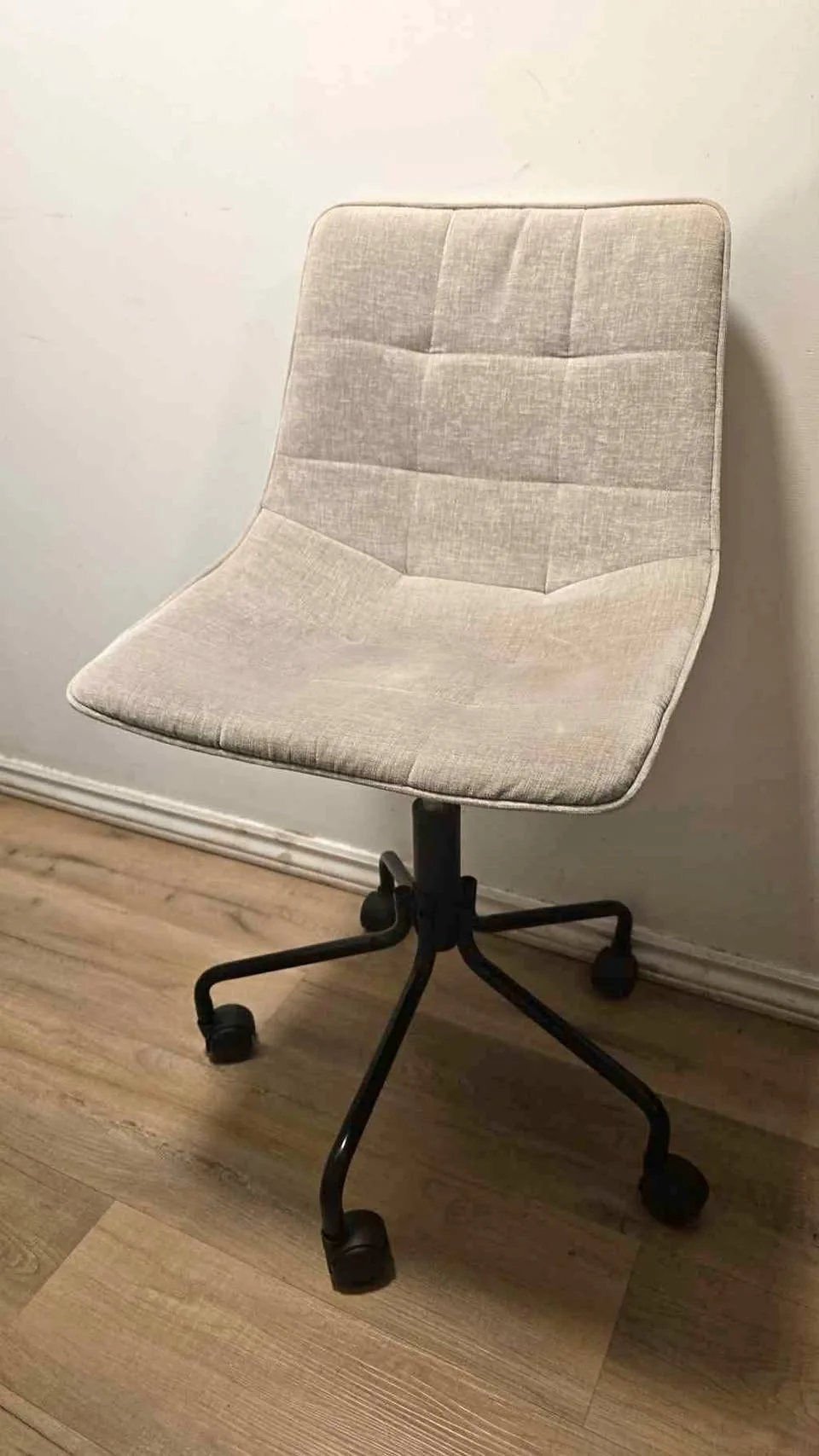 Modern Grey Swivel Office Chair with Wheels thumbnail