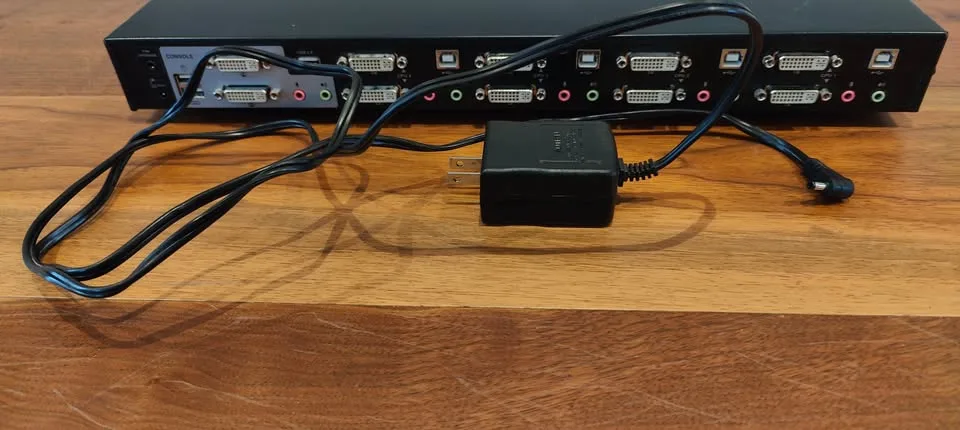 4-Port DualView Dual-Link DVI KVMP Switch with Audio image indicator(5)