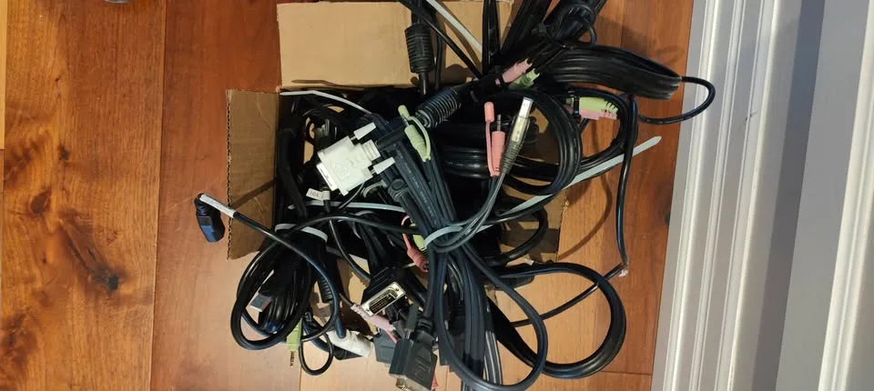 4-Port DualView Dual-Link DVI KVMP Switch with Audio image indicator(6)