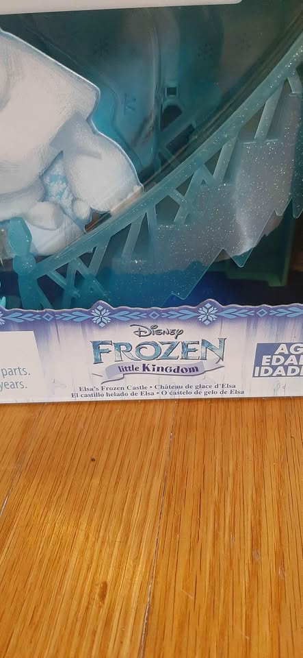 2015 Disney Frozen Little Kingdom Castle - photo 2