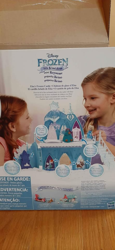 2015 Disney Frozen Little Kingdom Castle - photo 4