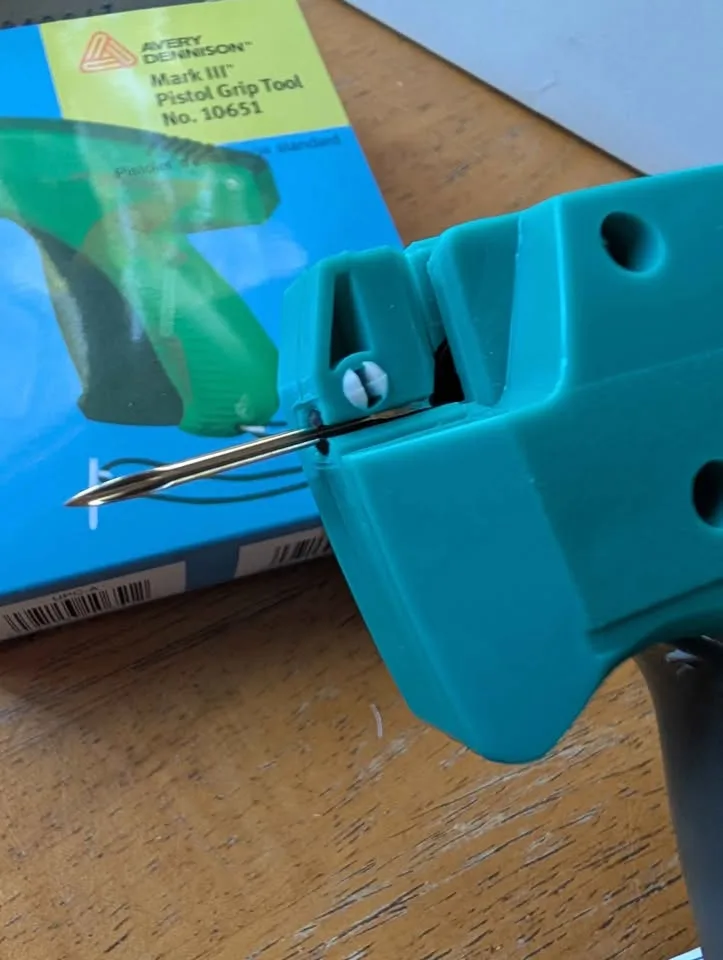 Garment tag tool and plastic fasteners image indicator(2)