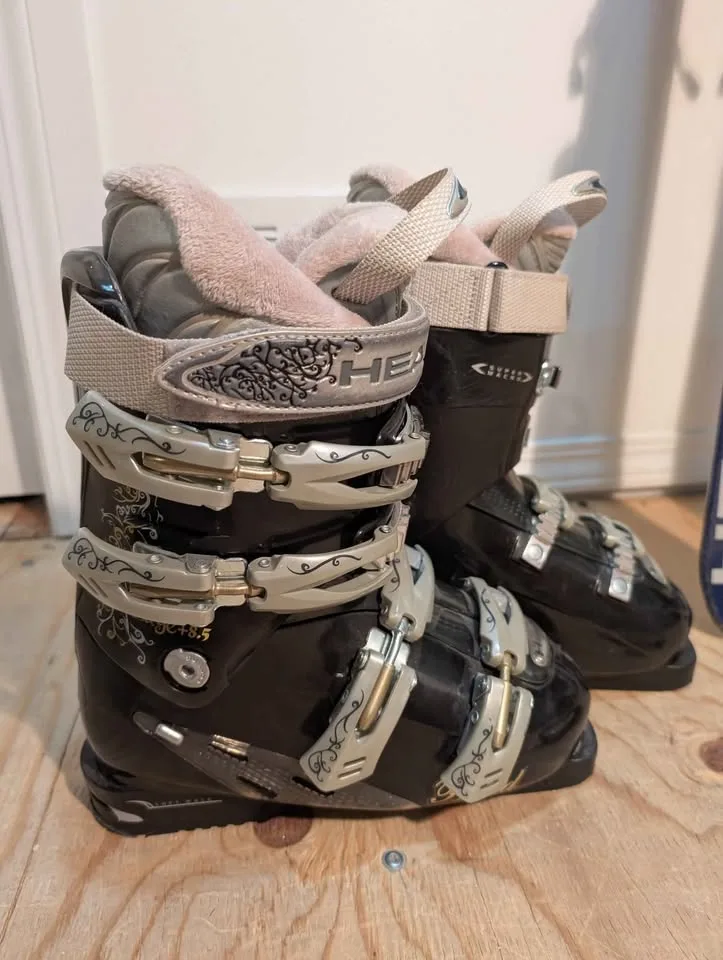 Women's Head skis, Size 6 Head boots image indicator(3)