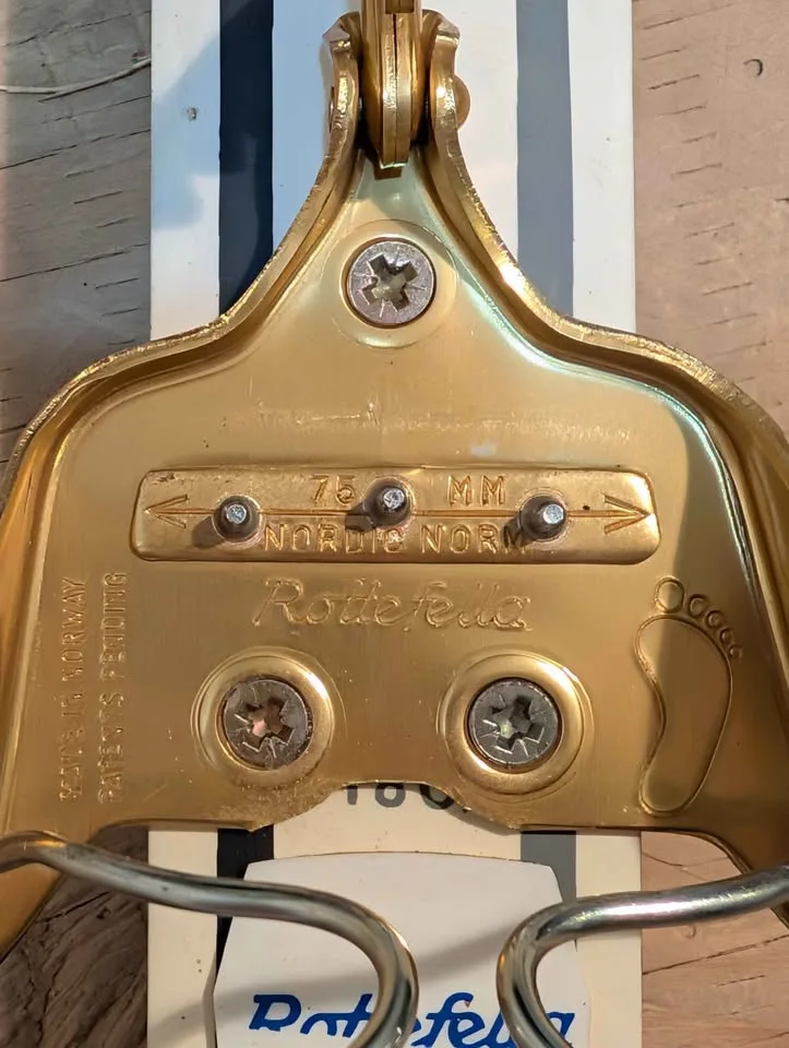 Vintage Pisno womens cross country skis image indicator(4)