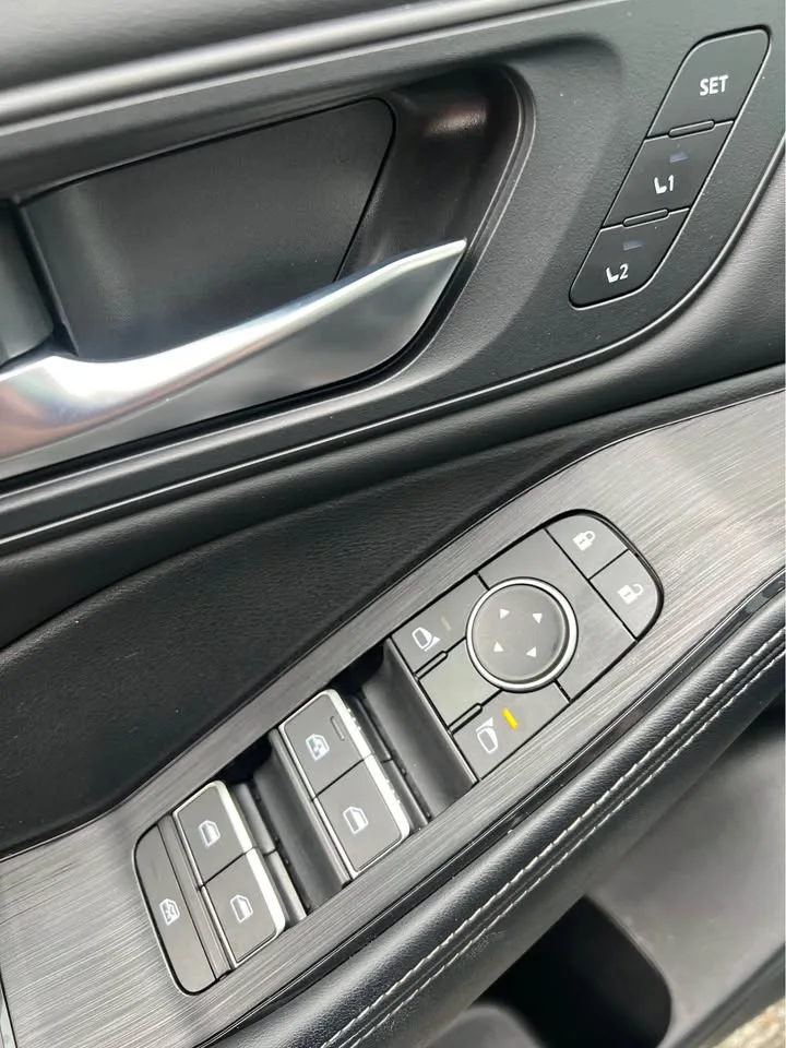 2024 Nissan Rogue image indicator(7)