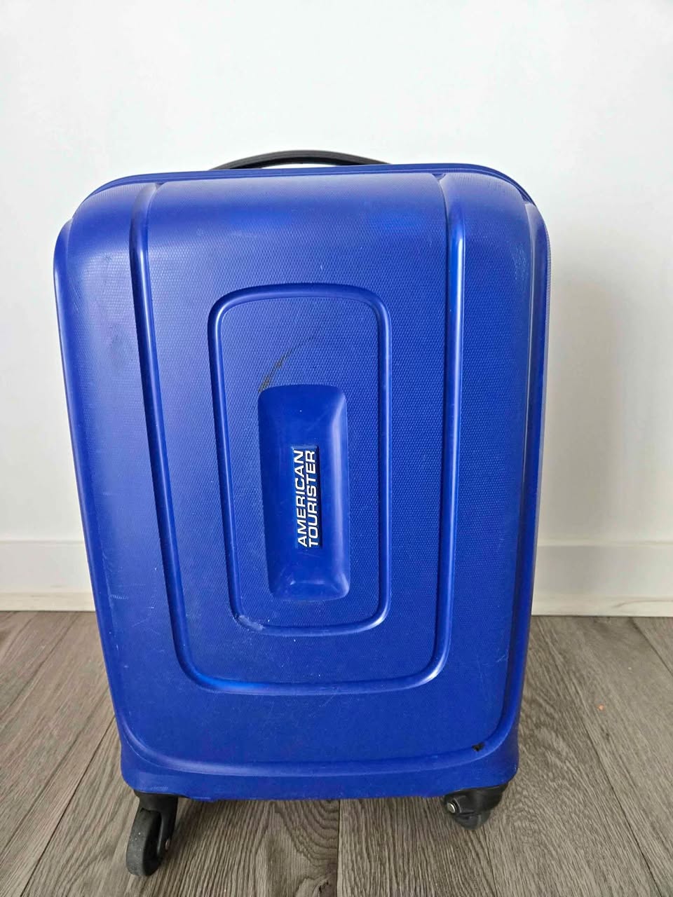 American Tourister Carry-On Bag – Excellent Condition!