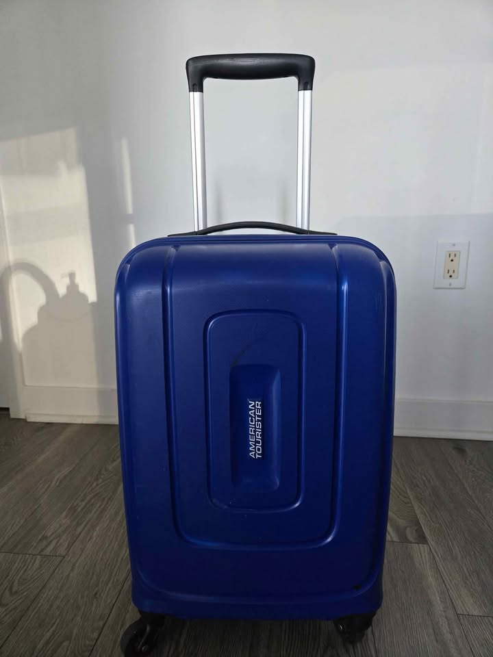 American Tourister Carry-On Bag – Excellent Condition! - photo 3