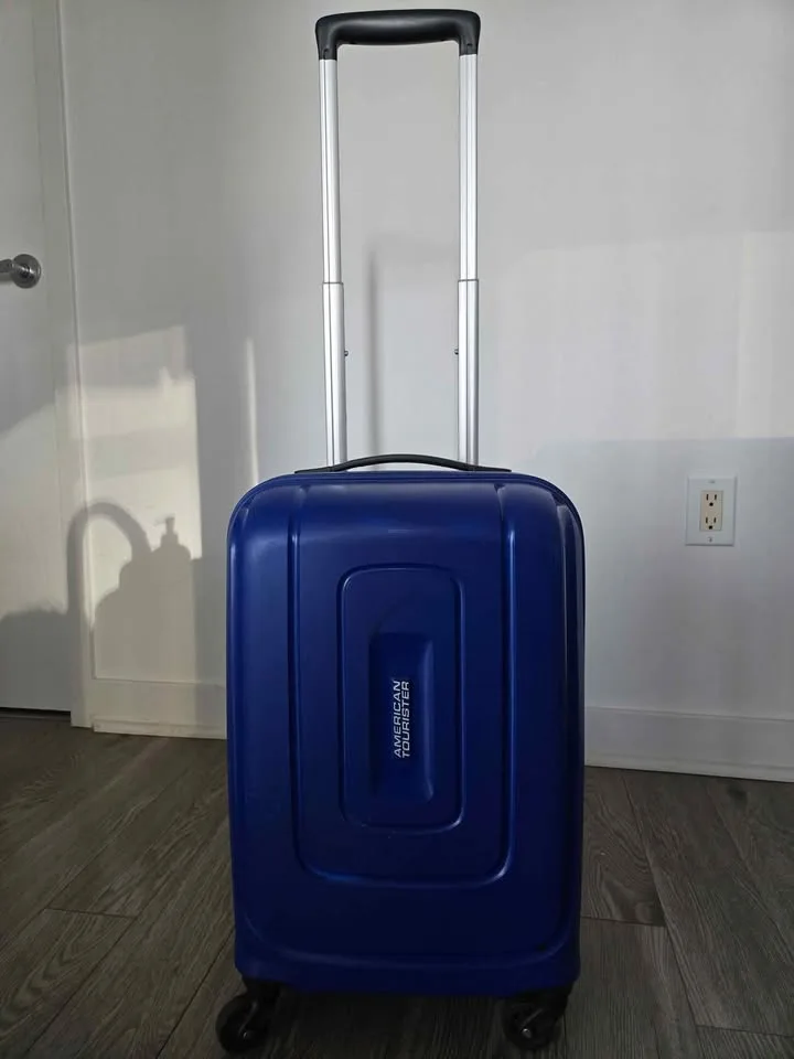 American Tourister Carry-On Bag – Excellent Condition! image indicator(4)