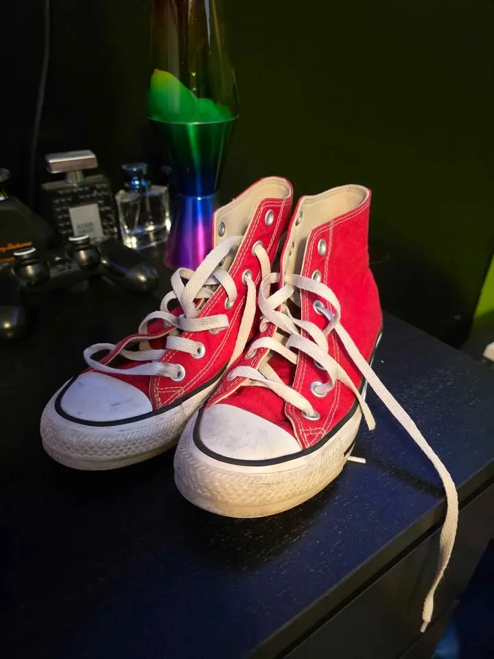 Red converse shoes - women's size 6 image indicator(2)