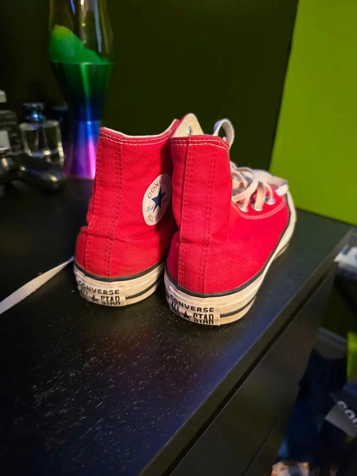 Red converse shoes - women's size 6 image indicator(3)