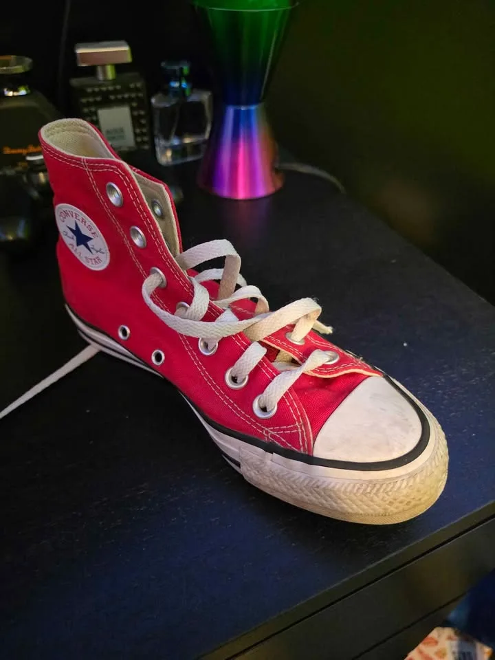 Red converse shoes - women's size 6 image indicator(4)