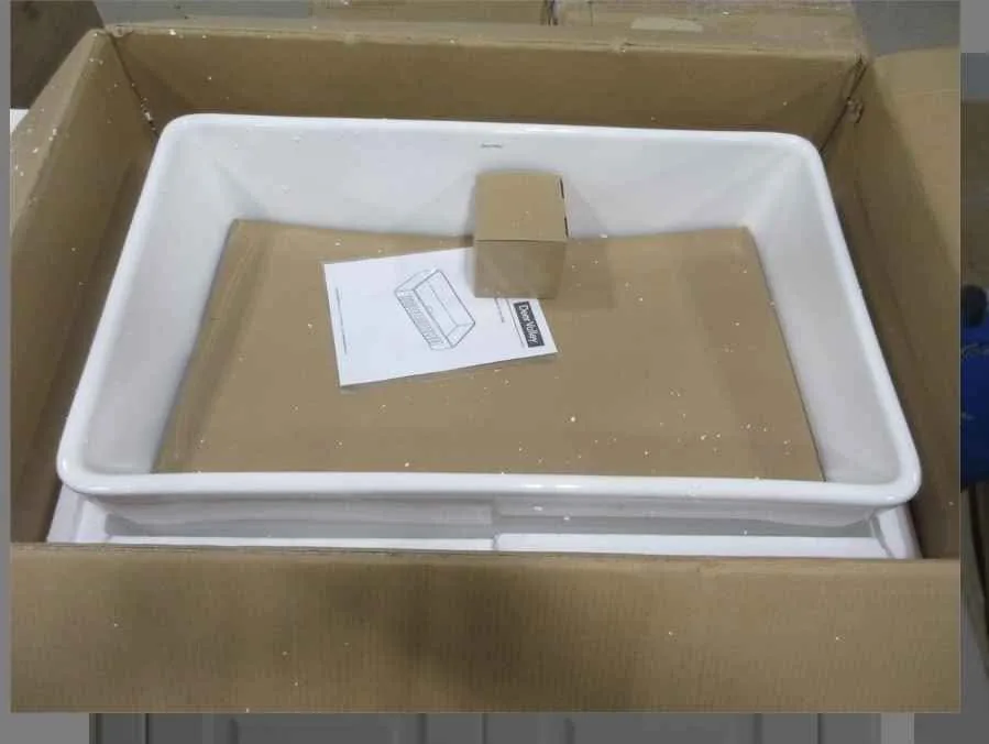 33"x20" White Fireclay Kitchen Sink With Strainer image indicator(3)