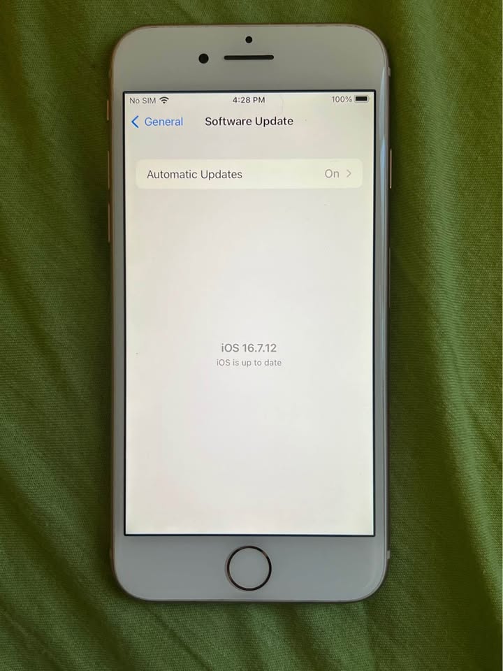 iPhone 8 - photo 2