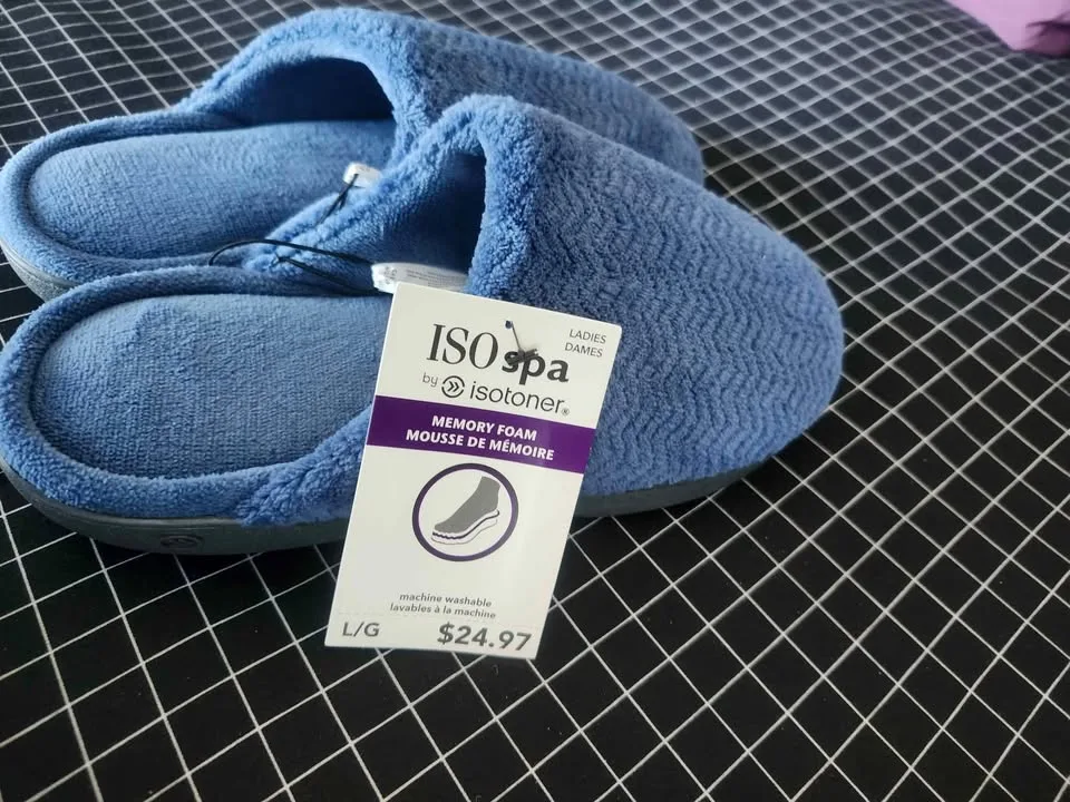 ISOspa by Isotoner Ladies' Slippers image indicator(3)