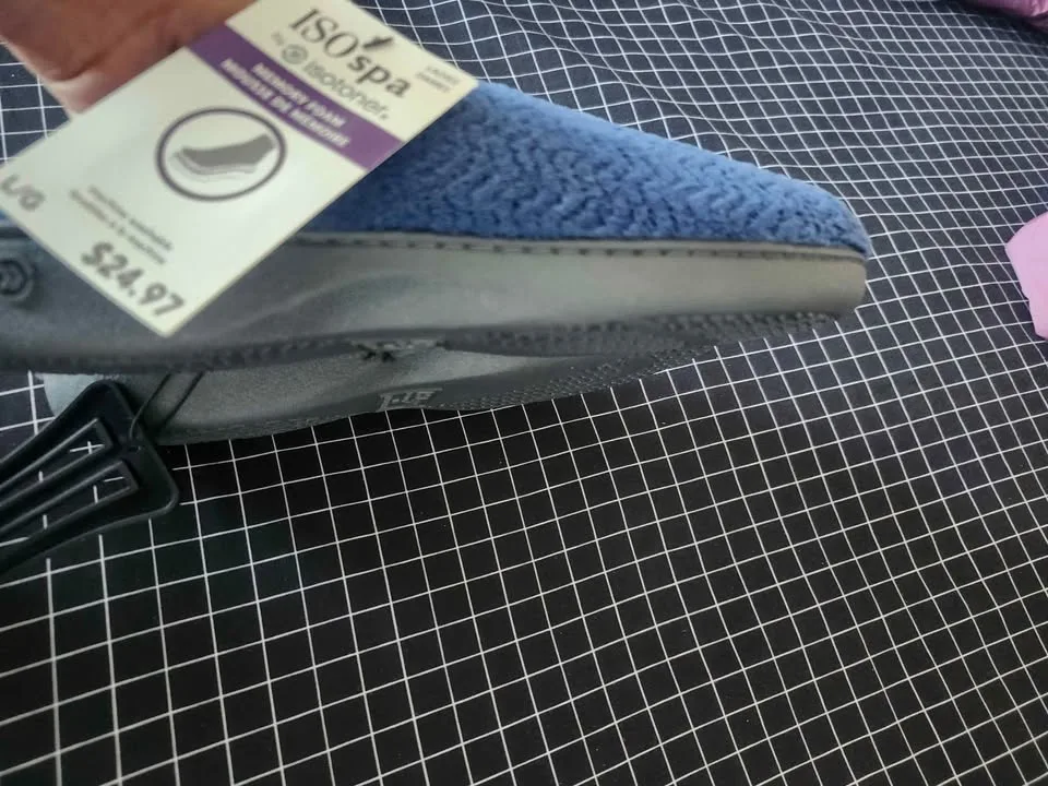 ISOspa by Isotoner Ladies' Slippers image indicator(5)