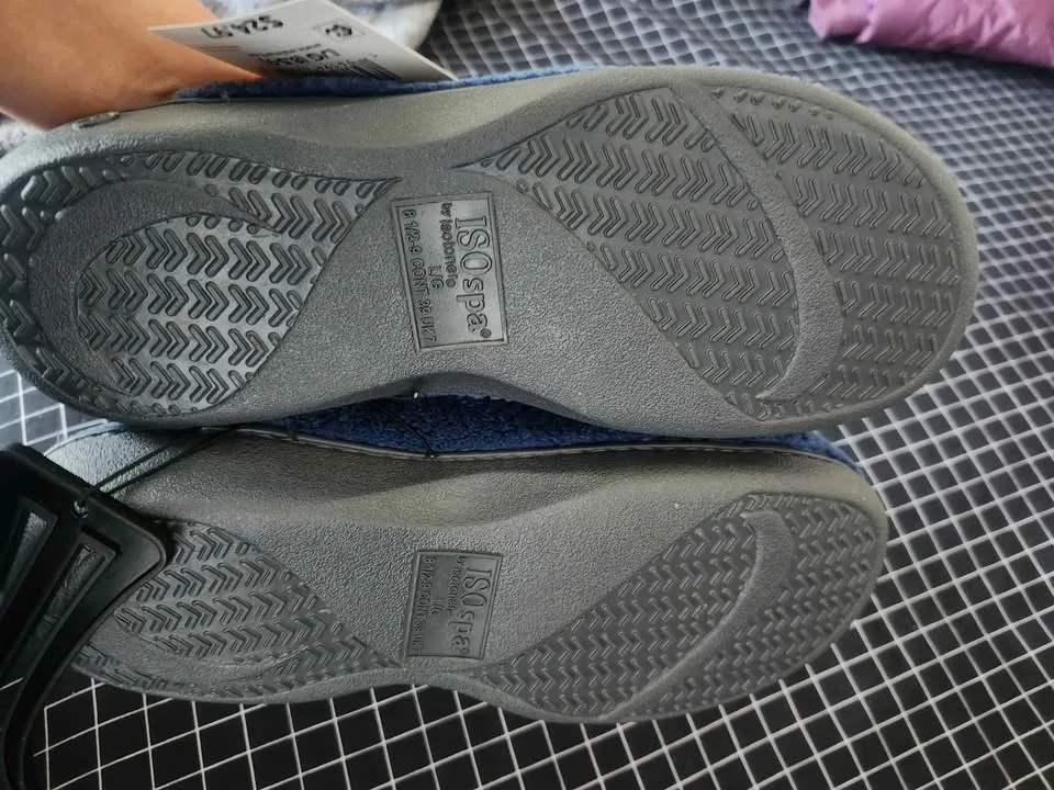 ISOspa by Isotoner Ladies' Slippers image indicator(6)