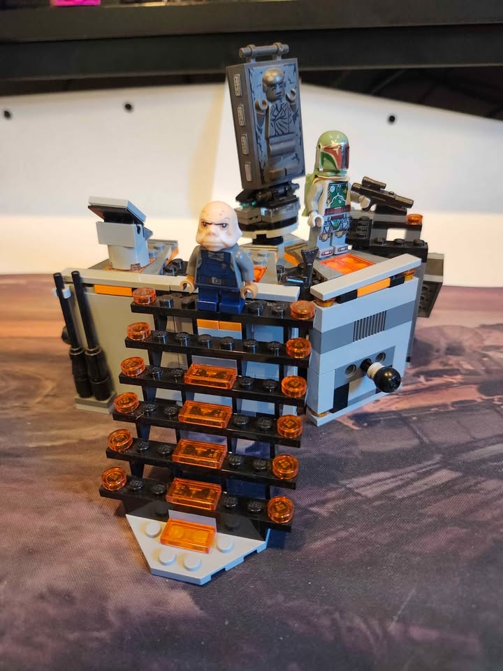 Lego Set-75137 Carbon Freezing Chamber - photo 4