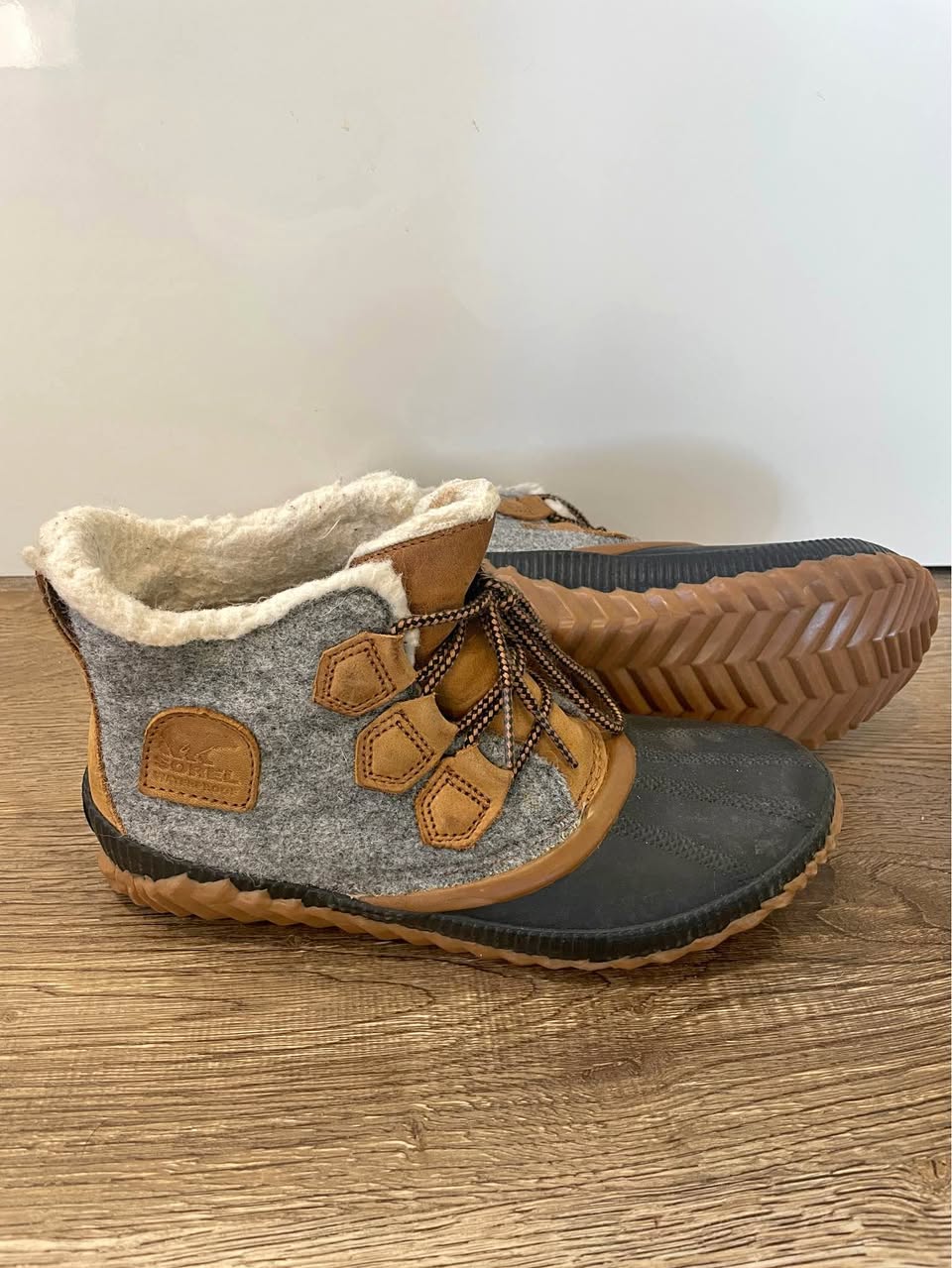 Women’s SOREL Out N About boots -size 8