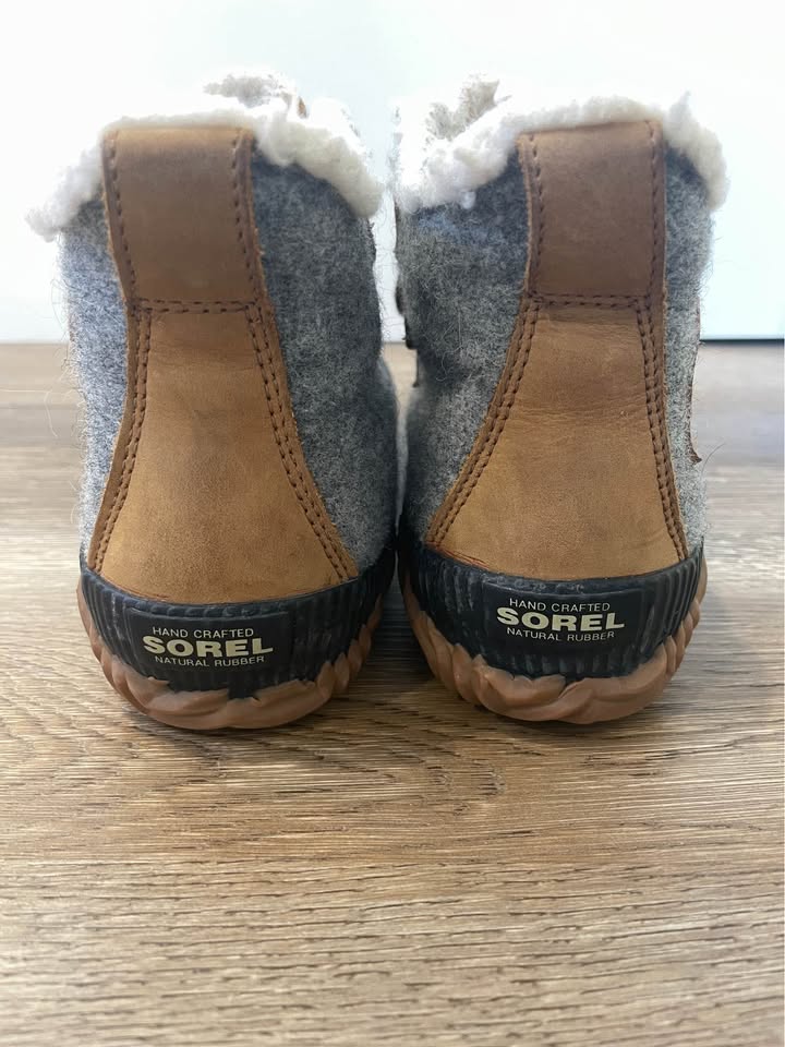 Women’s SOREL Out N About boots -size 8 - photo 2