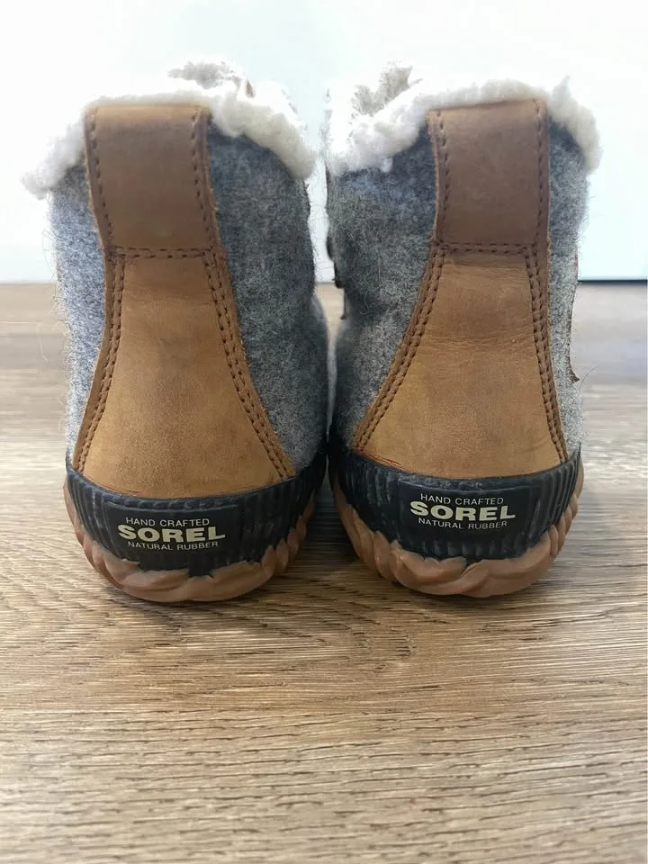 Women’s SOREL Out N About boots -size 8 image indicator(2)