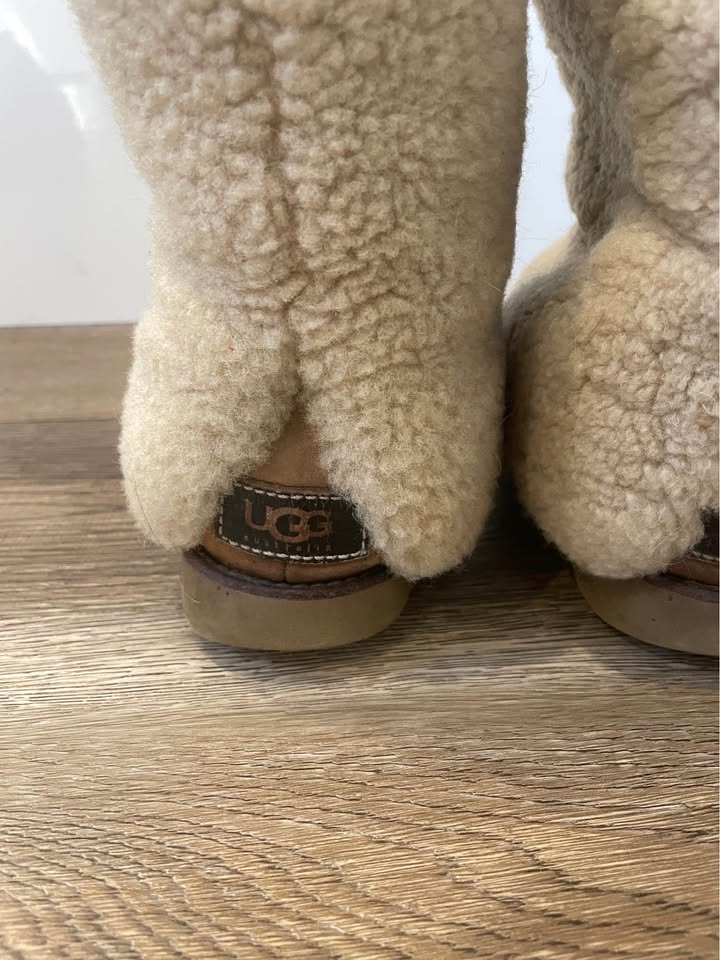 Women’s UGG Maylin suede and shearling boots - size 5 - photo 2