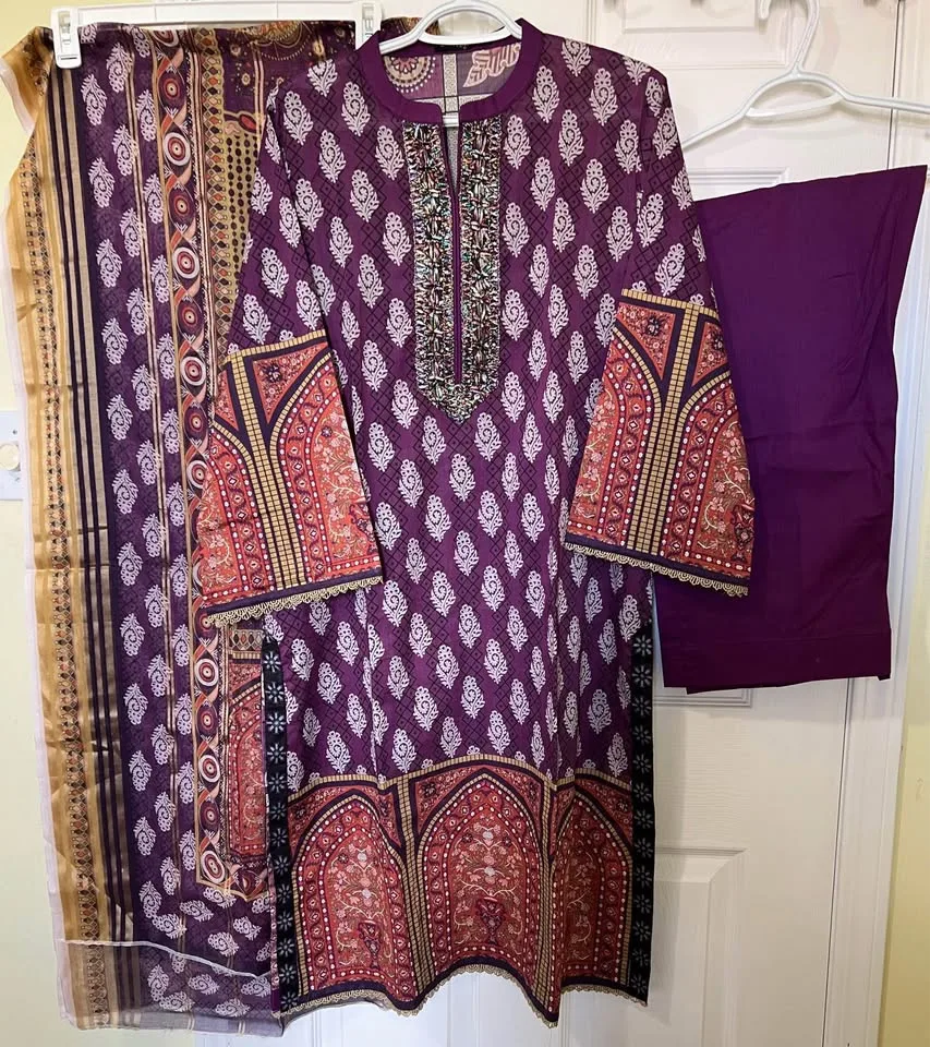 Beautiful 3 Pcs purple pakistani suit image indicator(3)