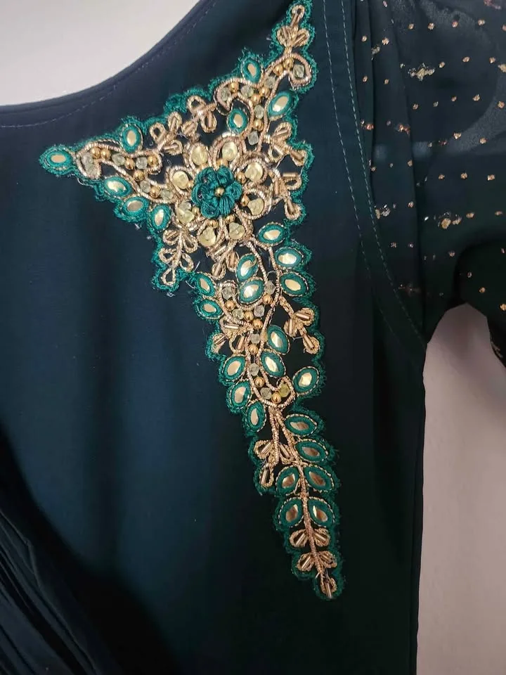 💚 Stunning Dark Green Embroidered Dress - Size 32 💚 image indicator(2)