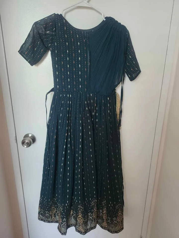 💚 Stunning Dark Green Embroidered Dress - Size 32 💚 image indicator(7)