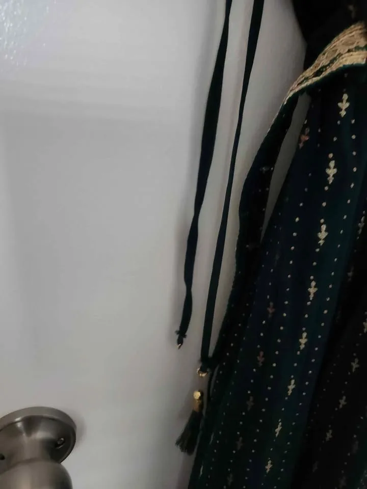 💚 Stunning Dark Green Embroidered Dress - Size 32 💚 image indicator(8)