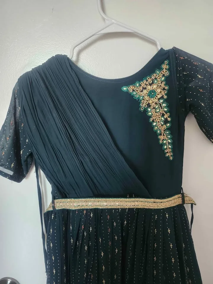 💚 Stunning Dark Green Embroidered Dress - Size 32 💚 image indicator(9)