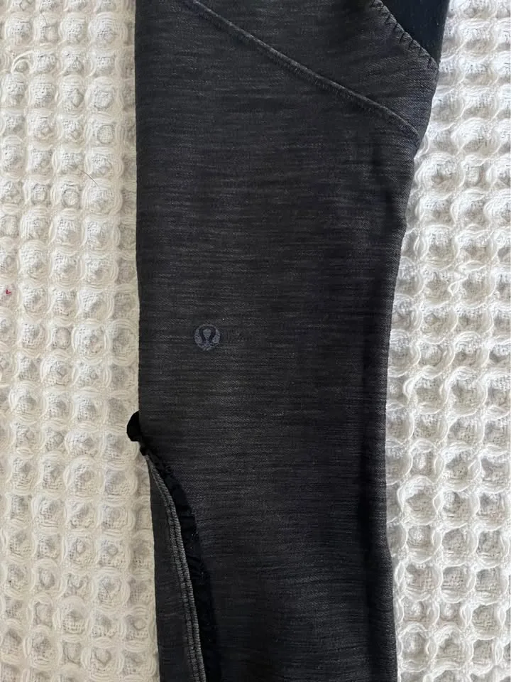 Size 4 Lululemon leggings image indicator(4)