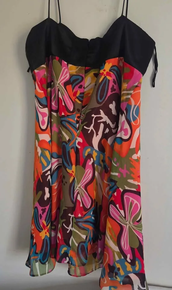 Beautiful dresses image indicator(2)