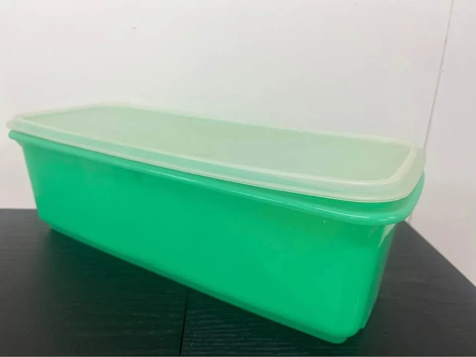 Vintage Tupperware Jadeite Green Vegetable Crisper image indicator(3)