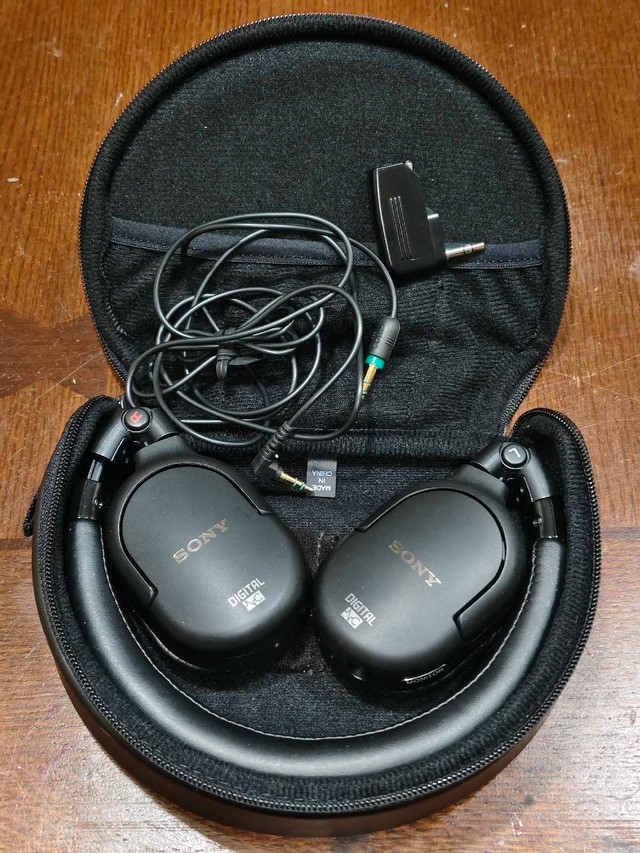 wired Sony Headset, noise cancelation, great sound