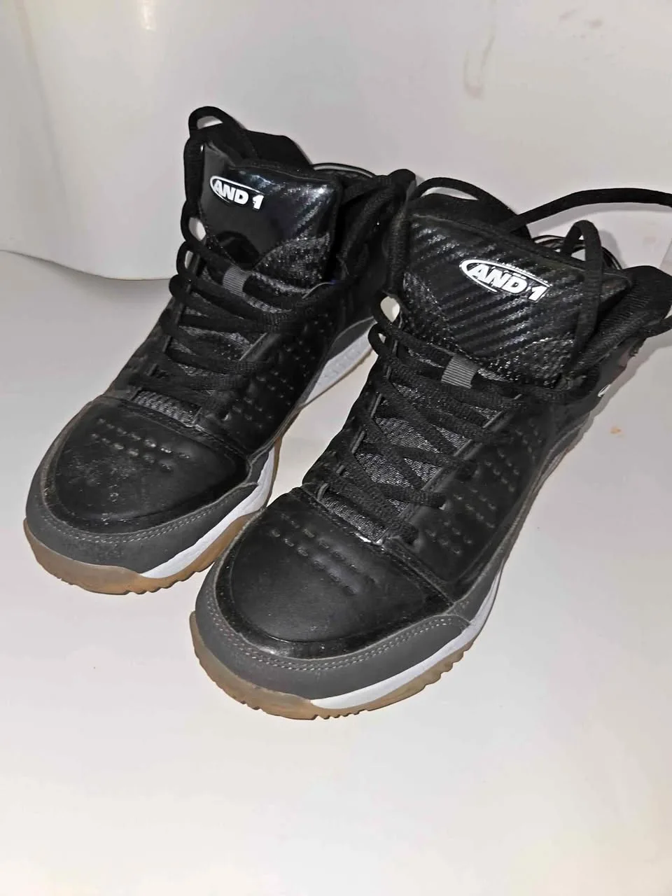 And1 Basketball shoes (Size 7) thumbnail