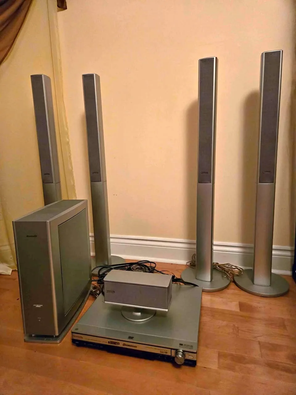 Panasonic Home Theater System (5 Discs) thumbnail