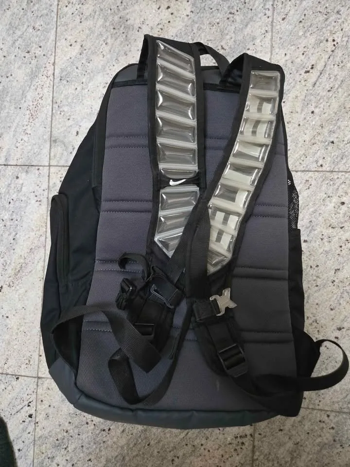 Nike Elite Backpack ( need new zipper) image indicator(2)
