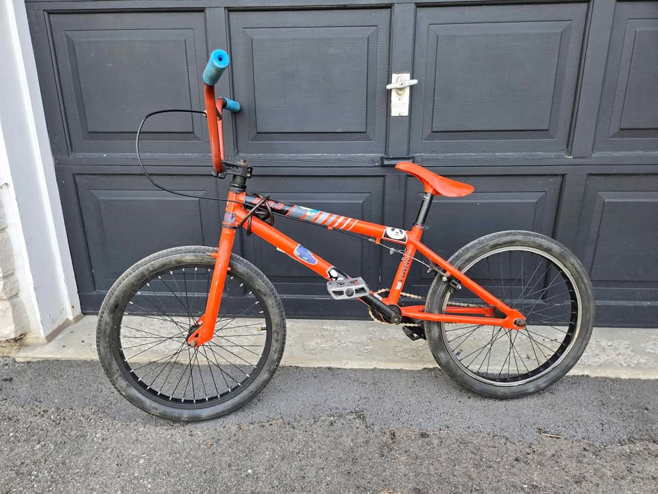 Haro 20" Bike (need new chain) - photo 2