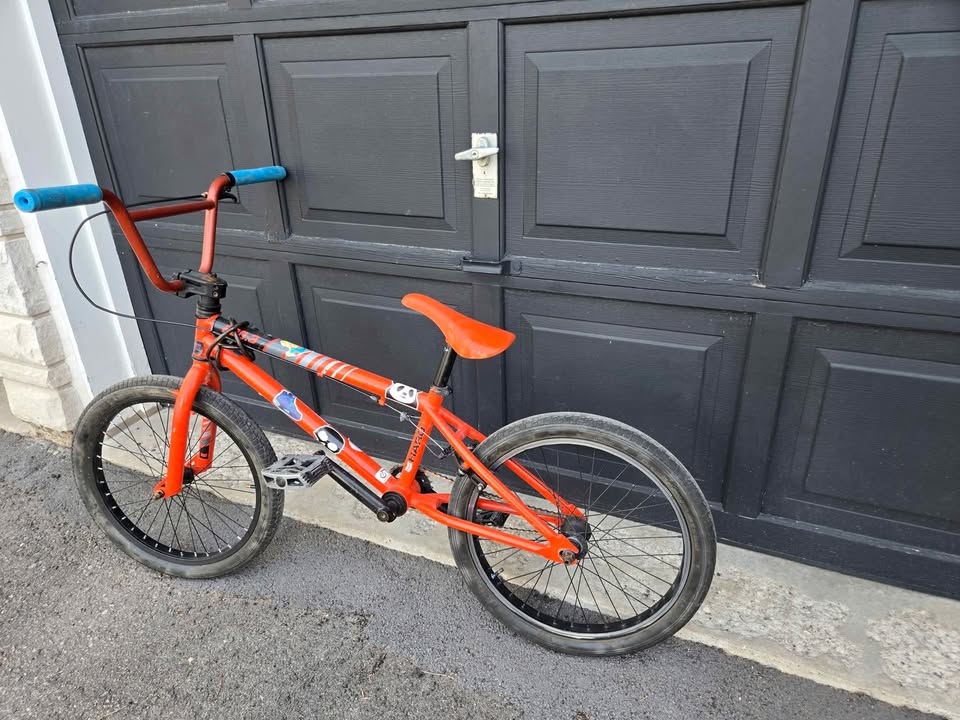 Haro 20" Bike (need new chain) - photo 3