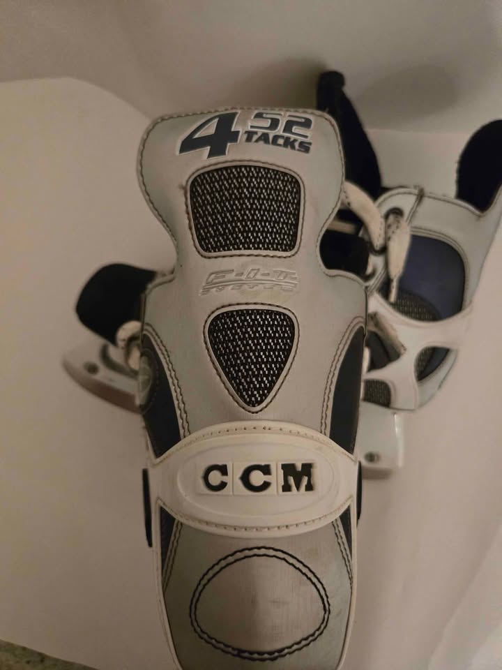 CCM size 7 Ice Skating Shoes - photo 2
