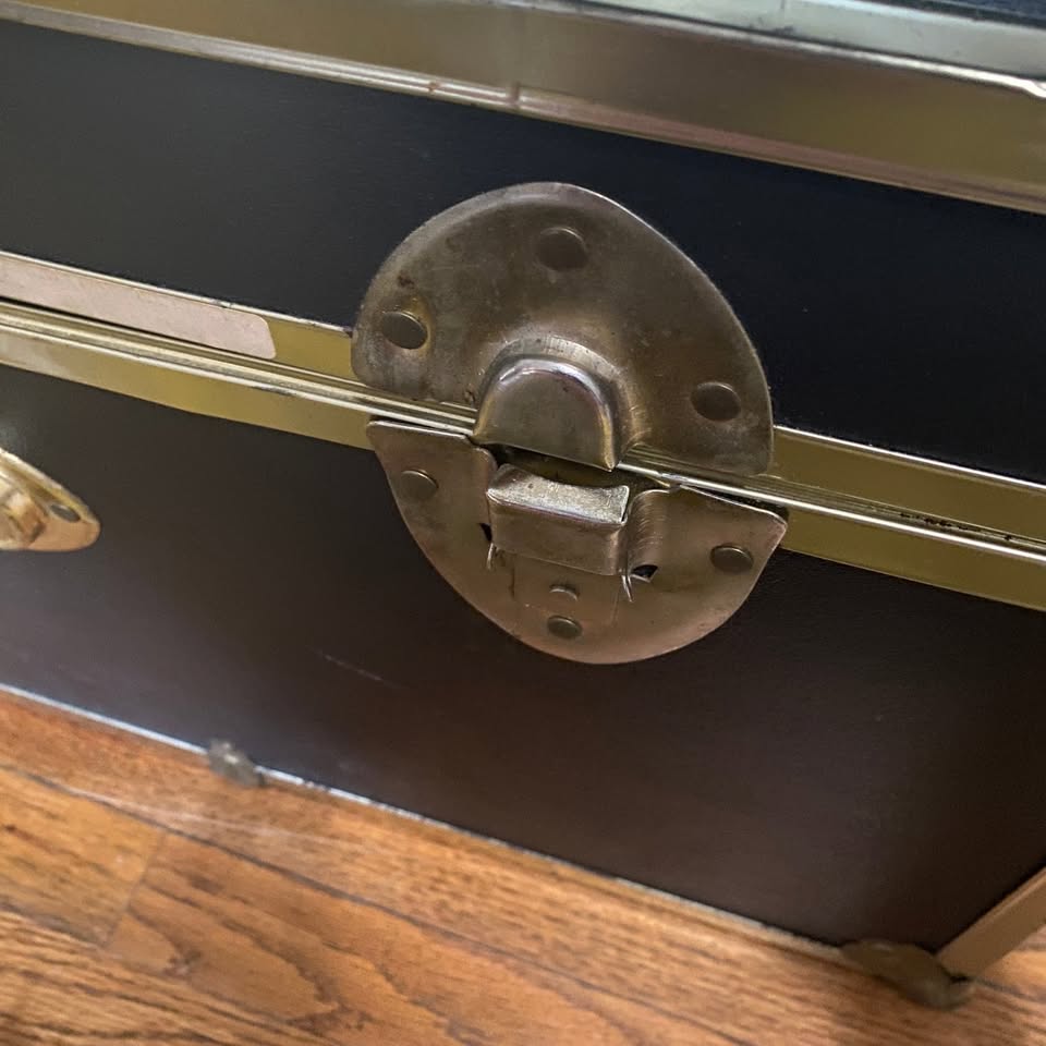 Vintage Steamer Trunk - photo 2