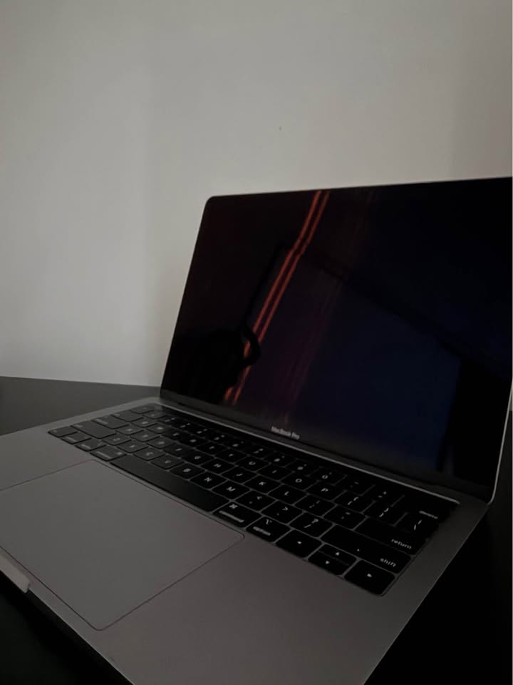 MacBook Pro 13-inch (Space Gray) - Excellent Condition - photo 2
