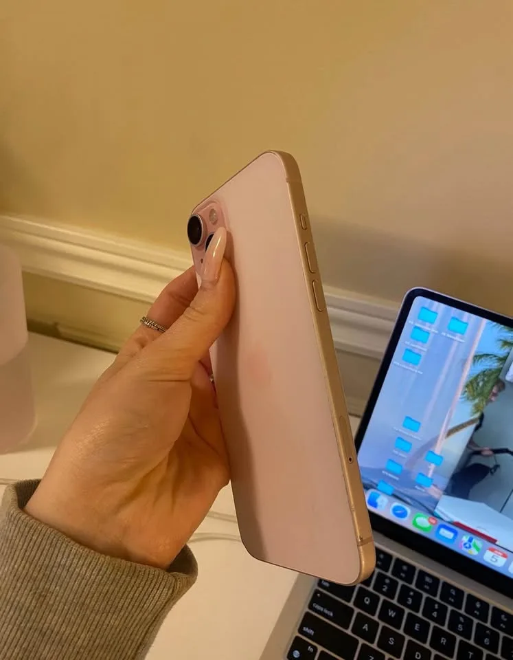 iPhone 15 Plus Pink image indicator(4)