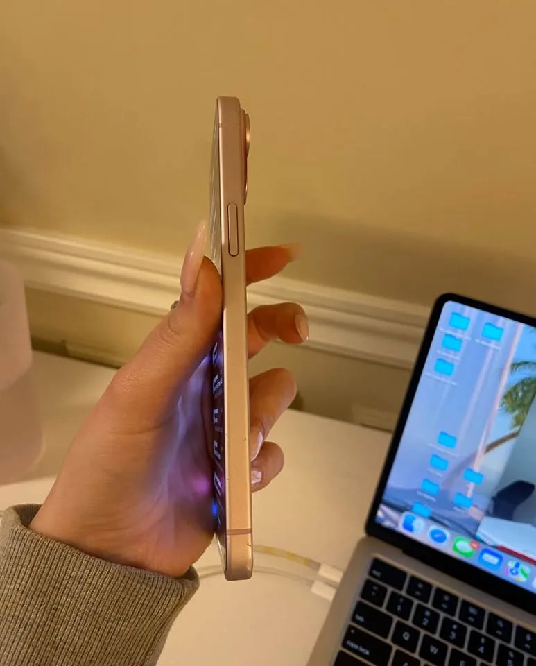 iPhone 15 Plus Pink image indicator(5)