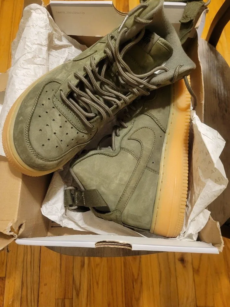 Air Force 1 high WB (gs), Size 7Y, Olive image indicator(2)